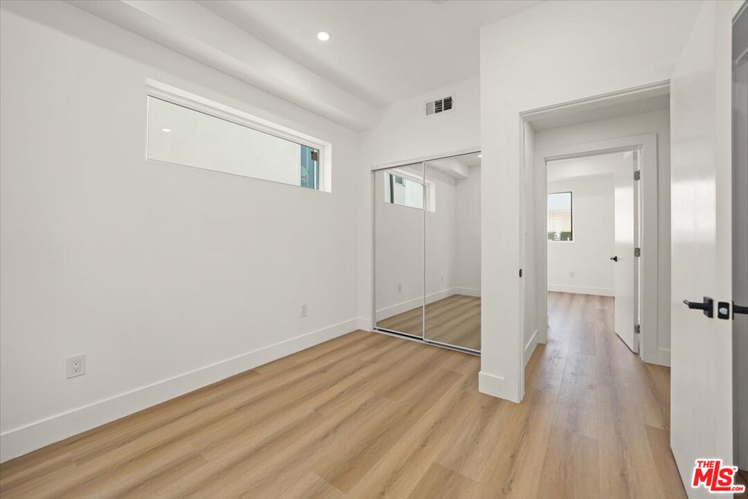 910 N Hudson Ave