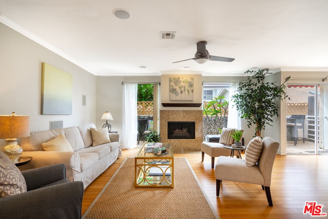 1240 24th St Unit: 3