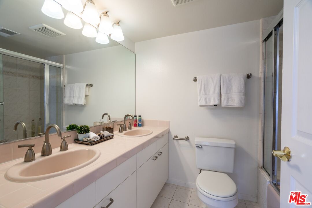 1240 24th St Unit: 3