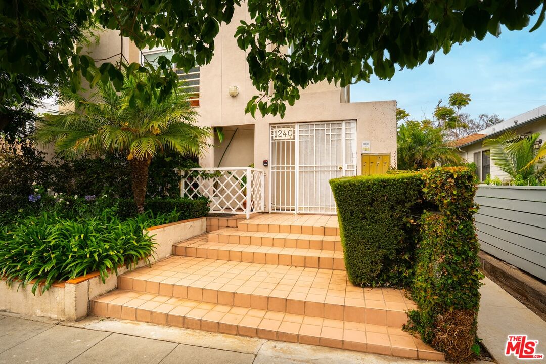 1240 24th St Unit: 3