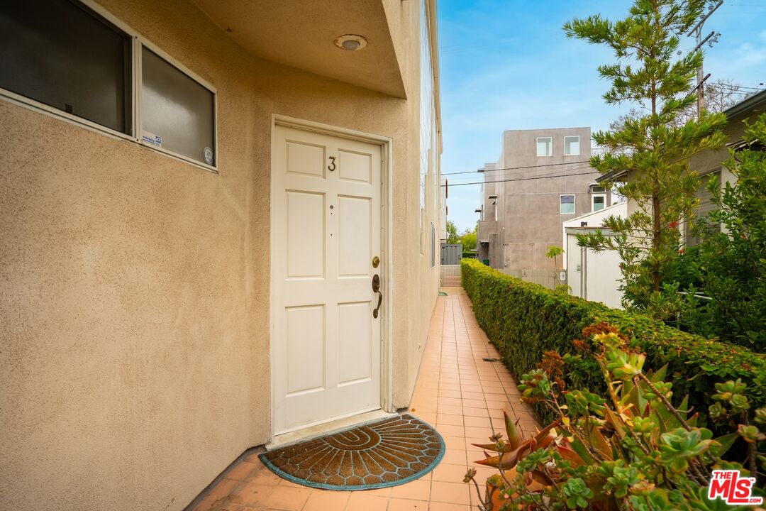 1240 24th St Unit: 3