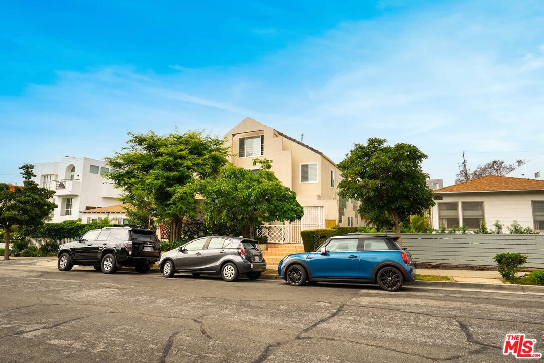 1240 24th St Unit: 3