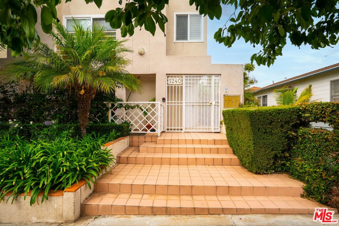 1240 24th St Unit: 3