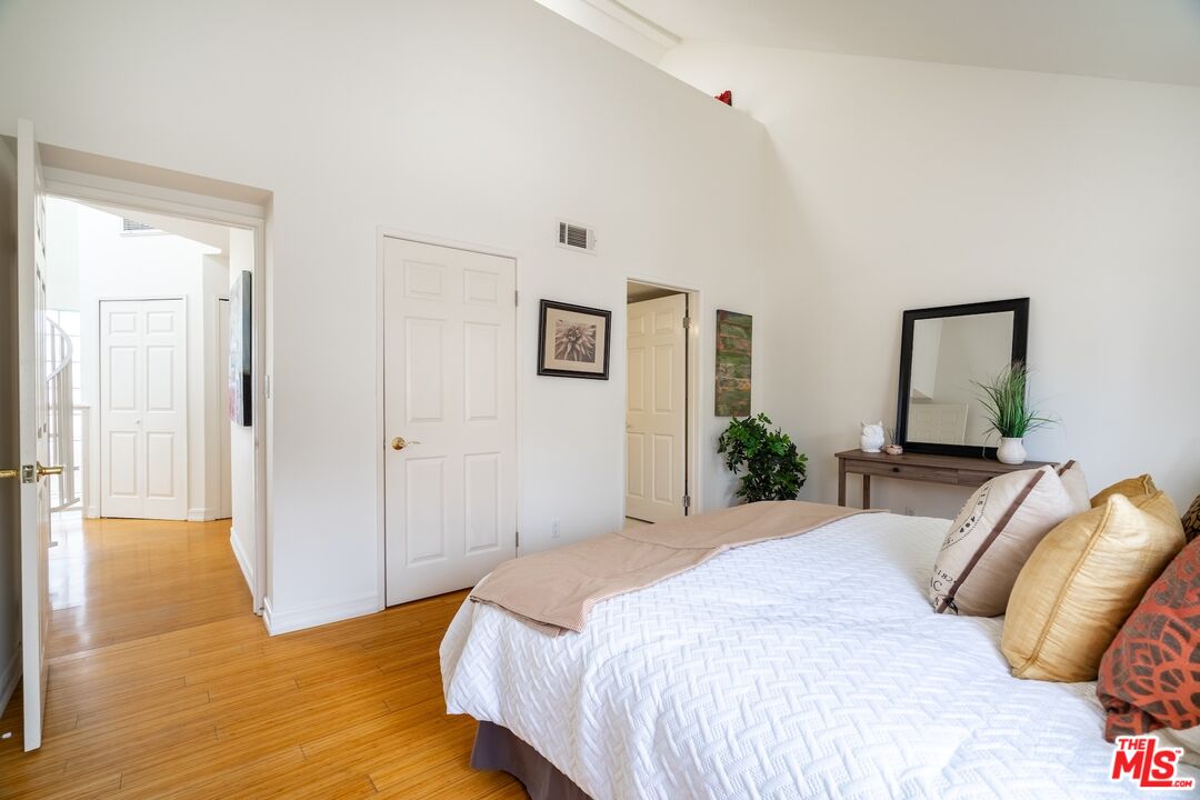 1240 24th St Unit: 3