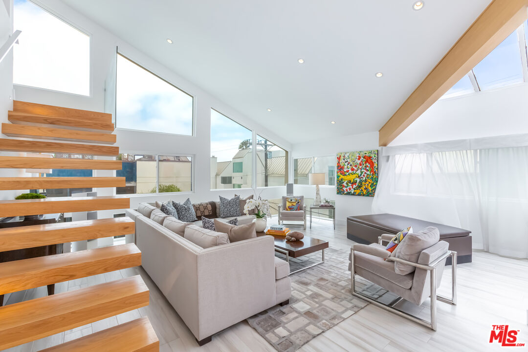 18 Union Jack St Unit: 302
