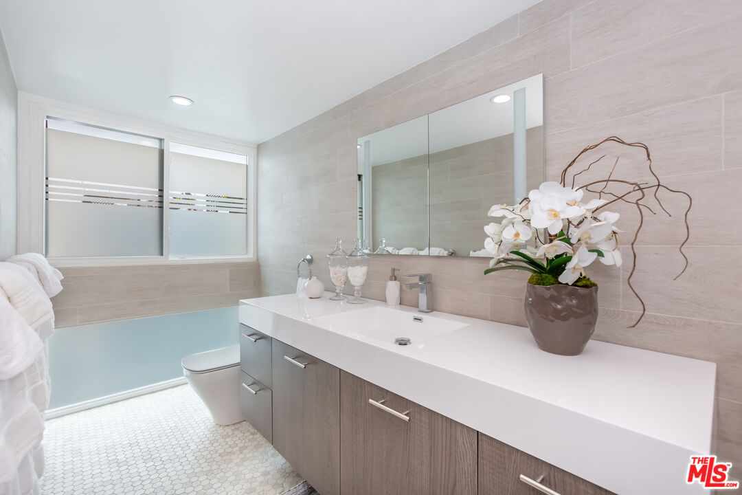 18 Union Jack St Unit: 302