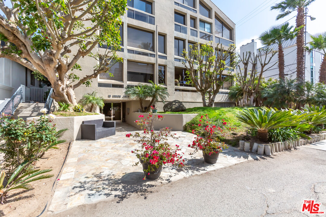 18 Union Jack St Unit: 302