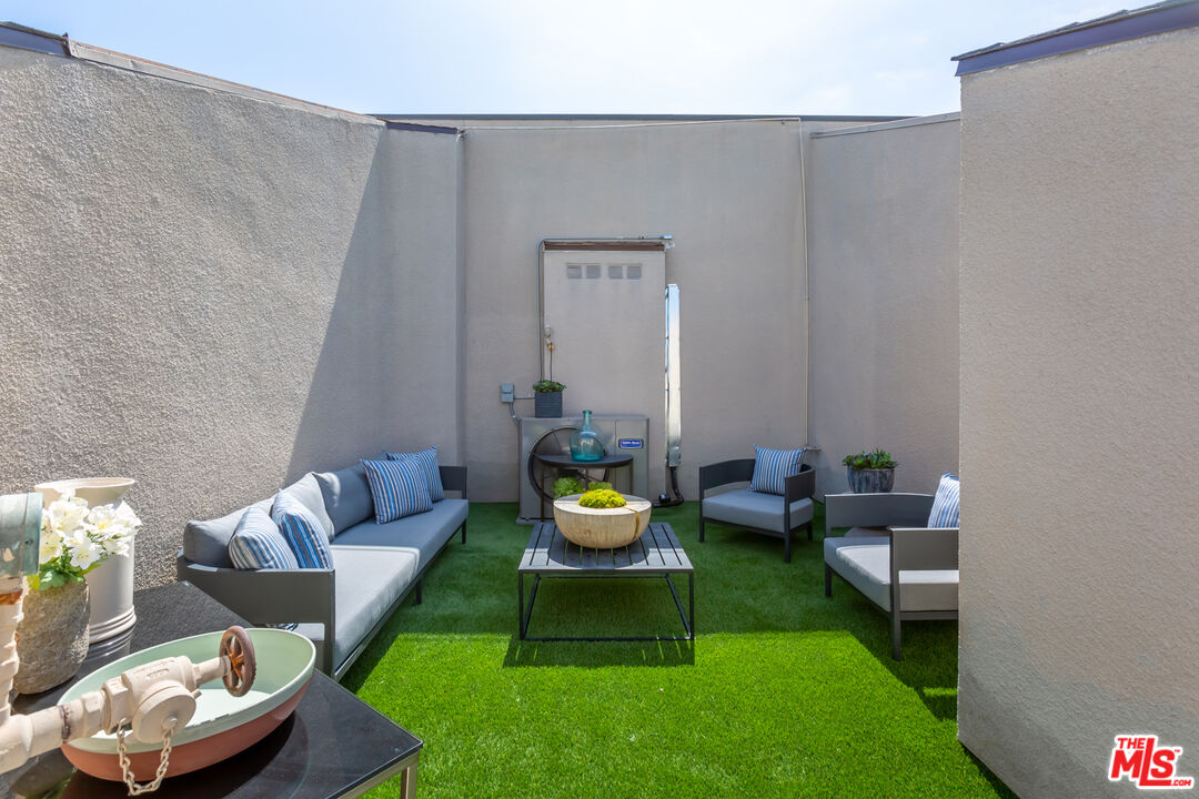 18 Union Jack St Unit: 302