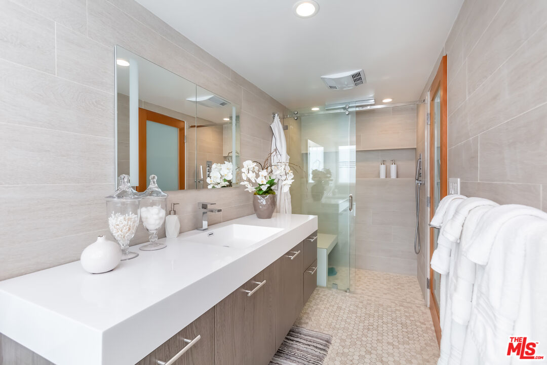 18 Union Jack St Unit: 302