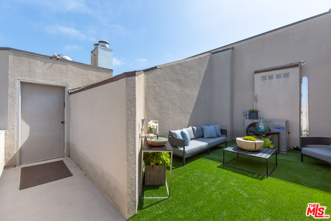 18 Union Jack St Unit: 302