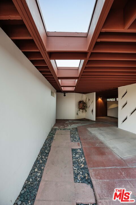 7316 Caverna Dr