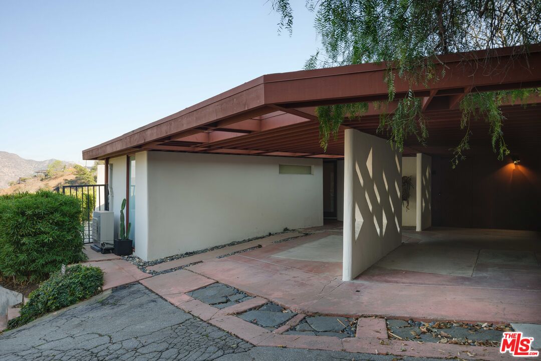 7316 Caverna Dr