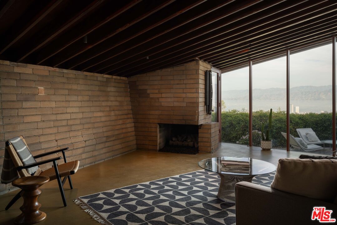 7316 Caverna Dr