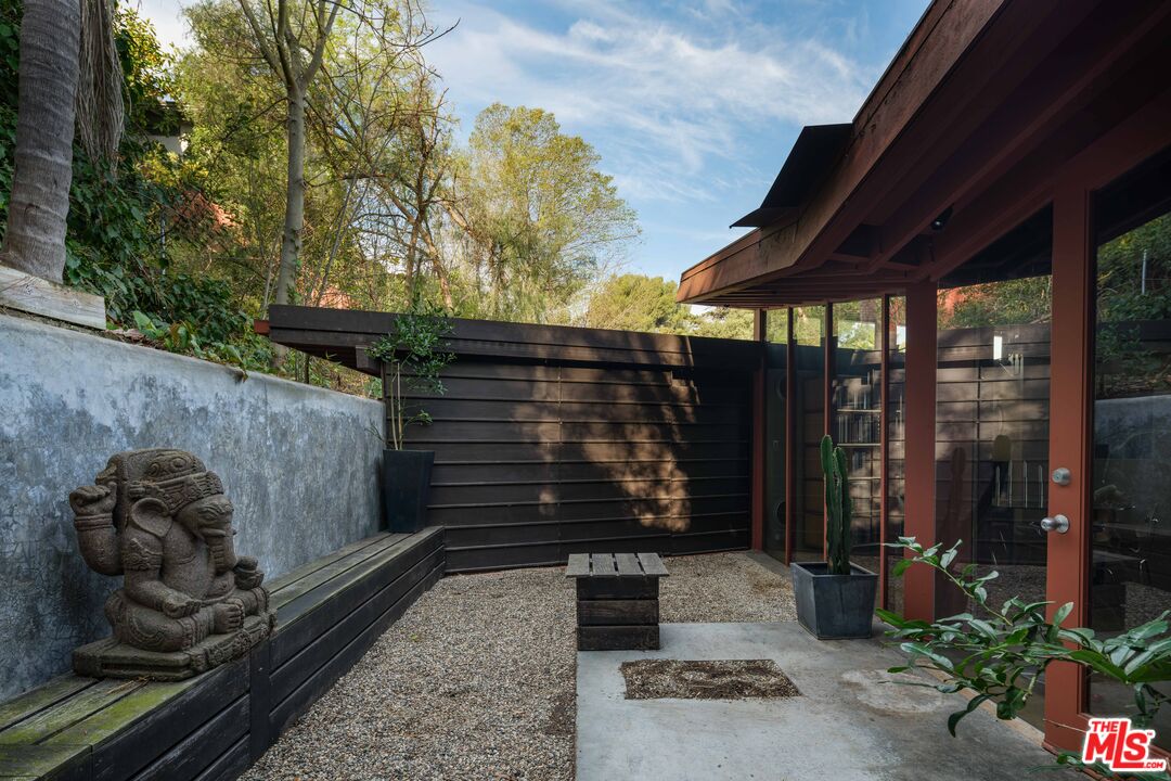 7316 Caverna Dr