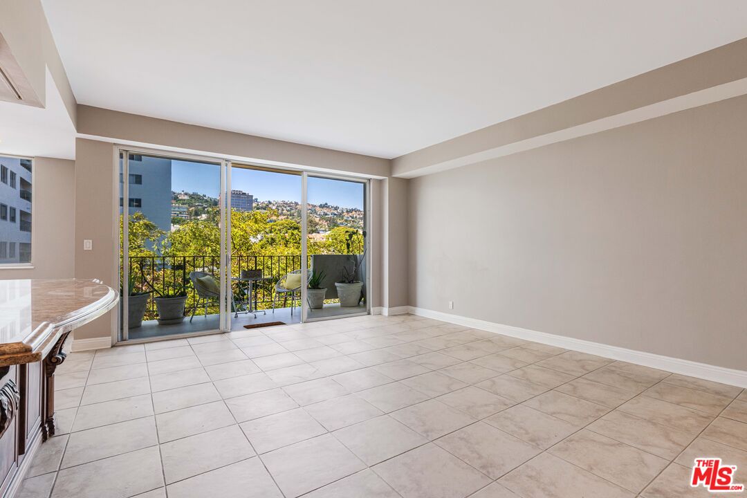 818 N Doheny Dr Unit: 501