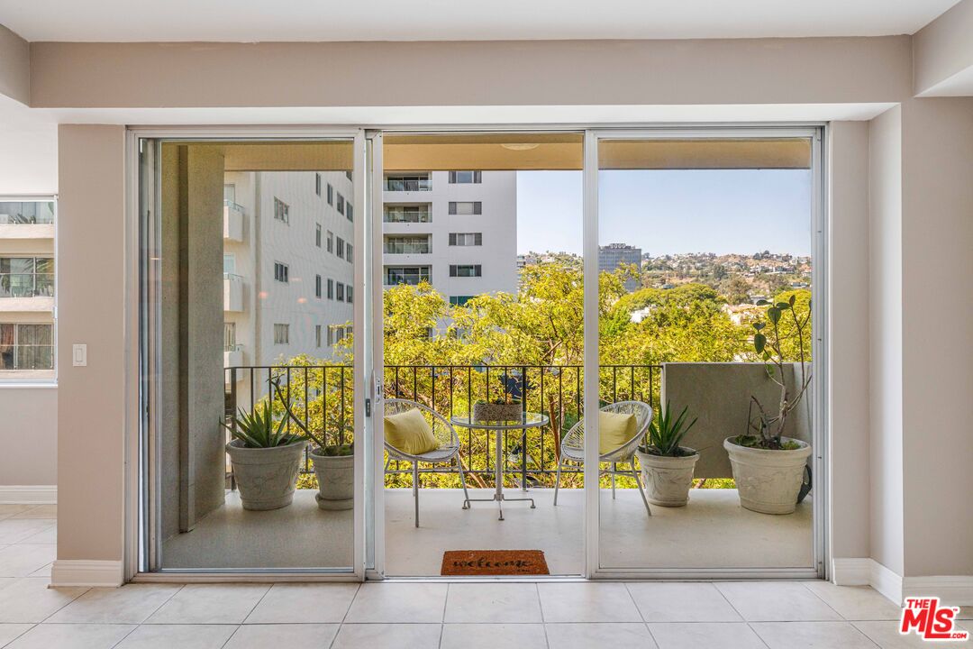 818 N Doheny Dr Unit: 501