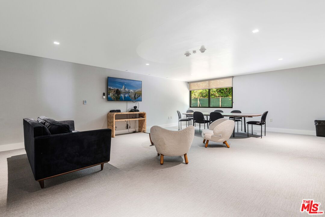 818 N Doheny Dr Unit: 501