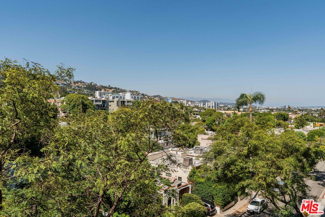 818 N Doheny Dr Unit: 501