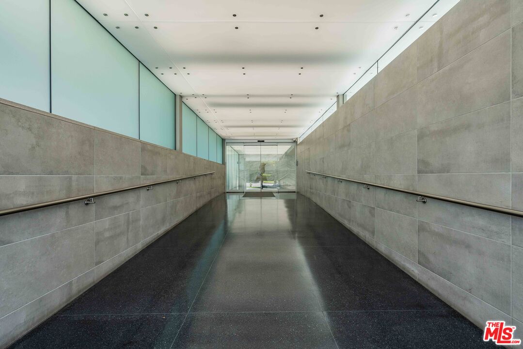 818 N Doheny Dr Unit: 501