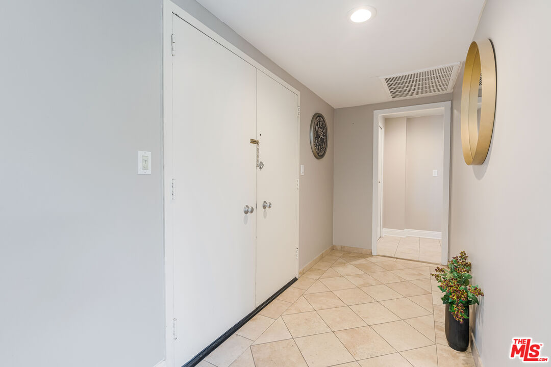 818 N Doheny Dr Unit: 501