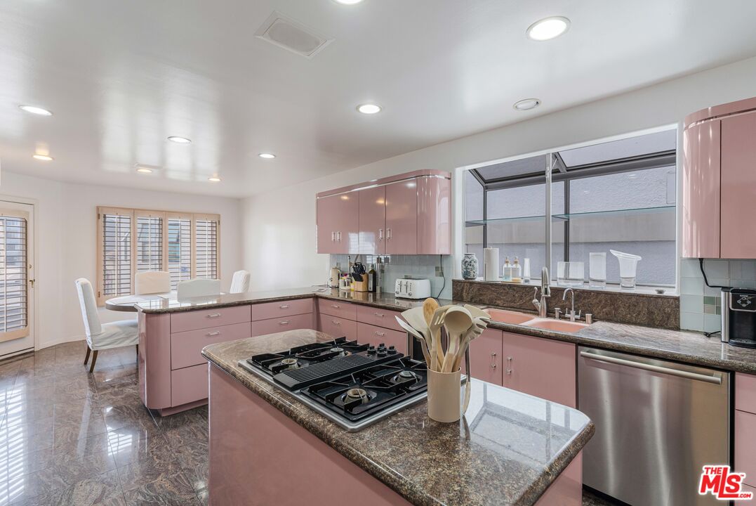 4611 Roma Ct