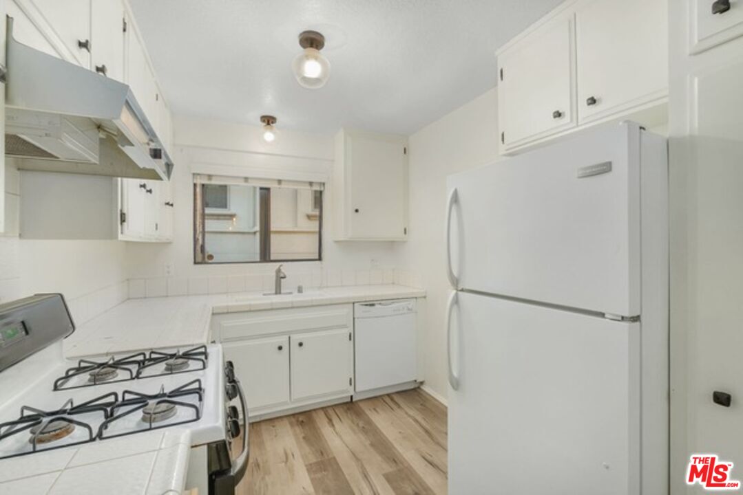 1640 S Bentley Ave Unit: 2