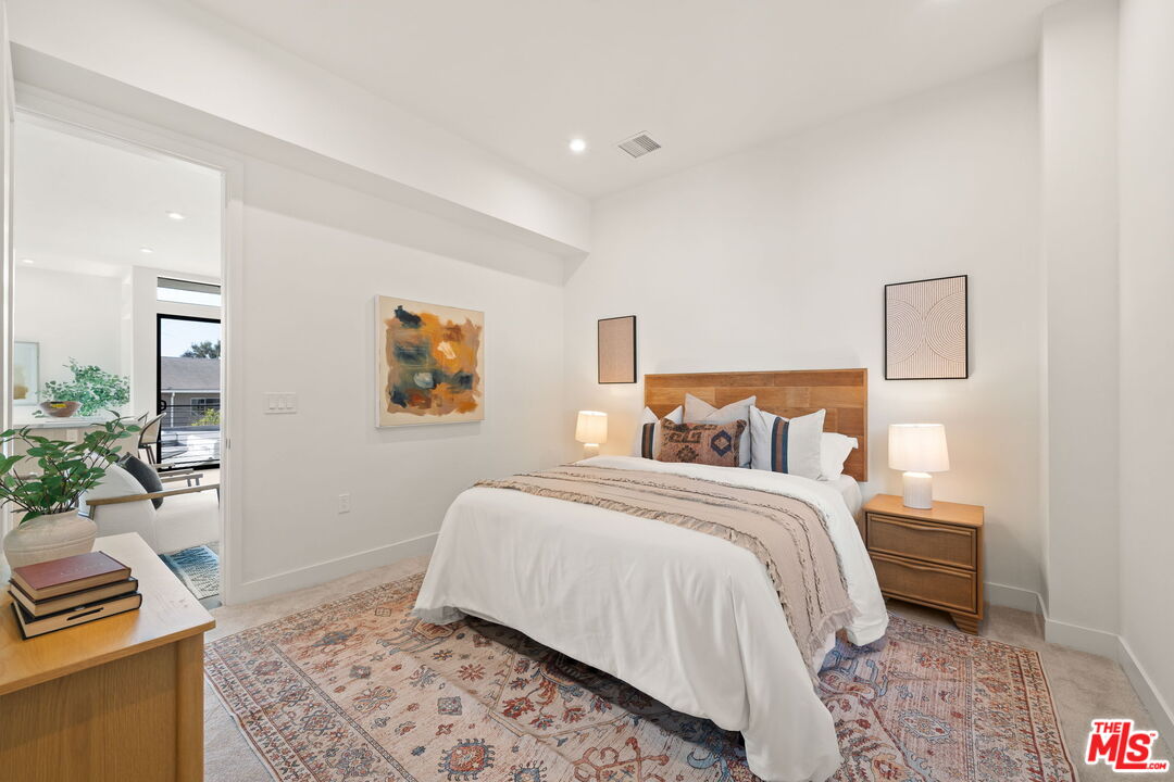 1204 N Orange Grv