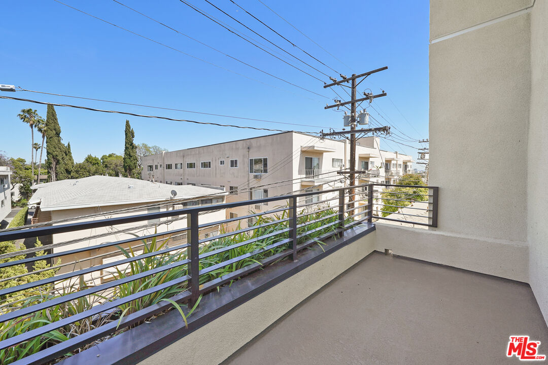 1204 N Orange Grv