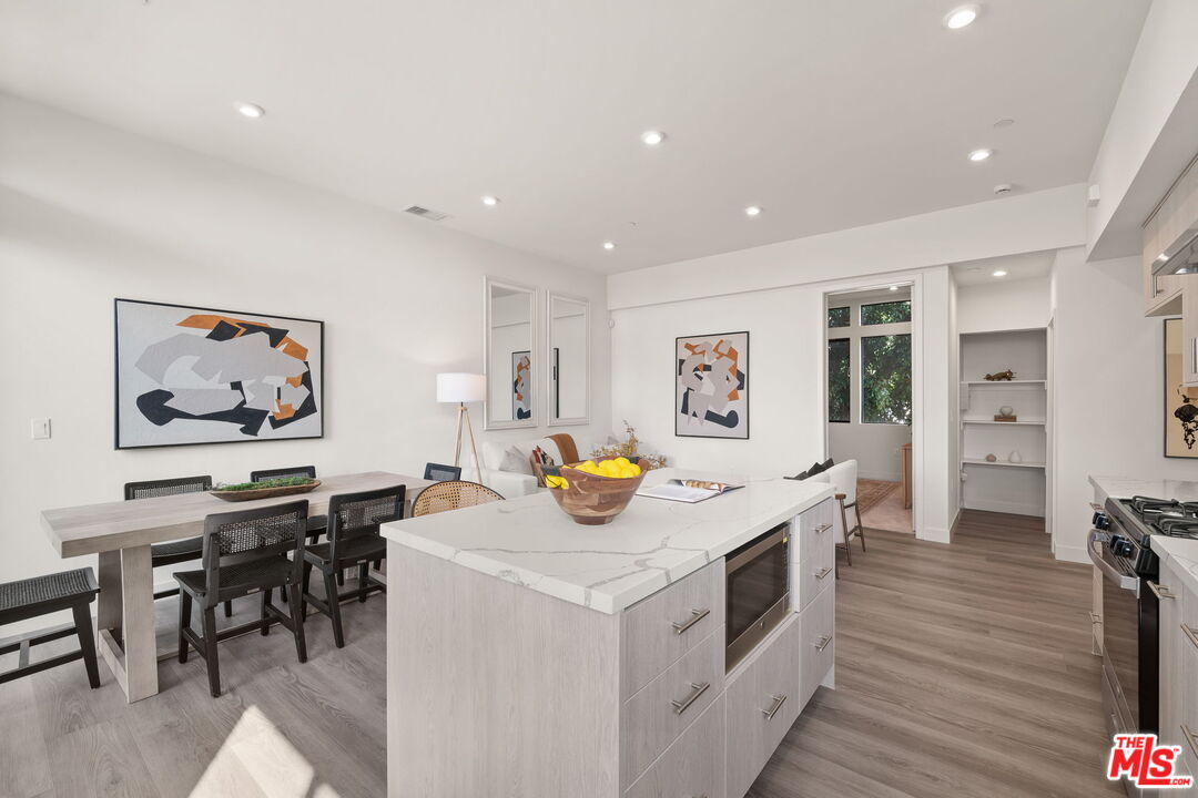 1204 N Orange Grv
