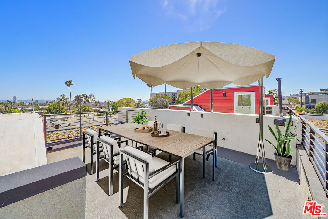 1204 N Orange Grv
