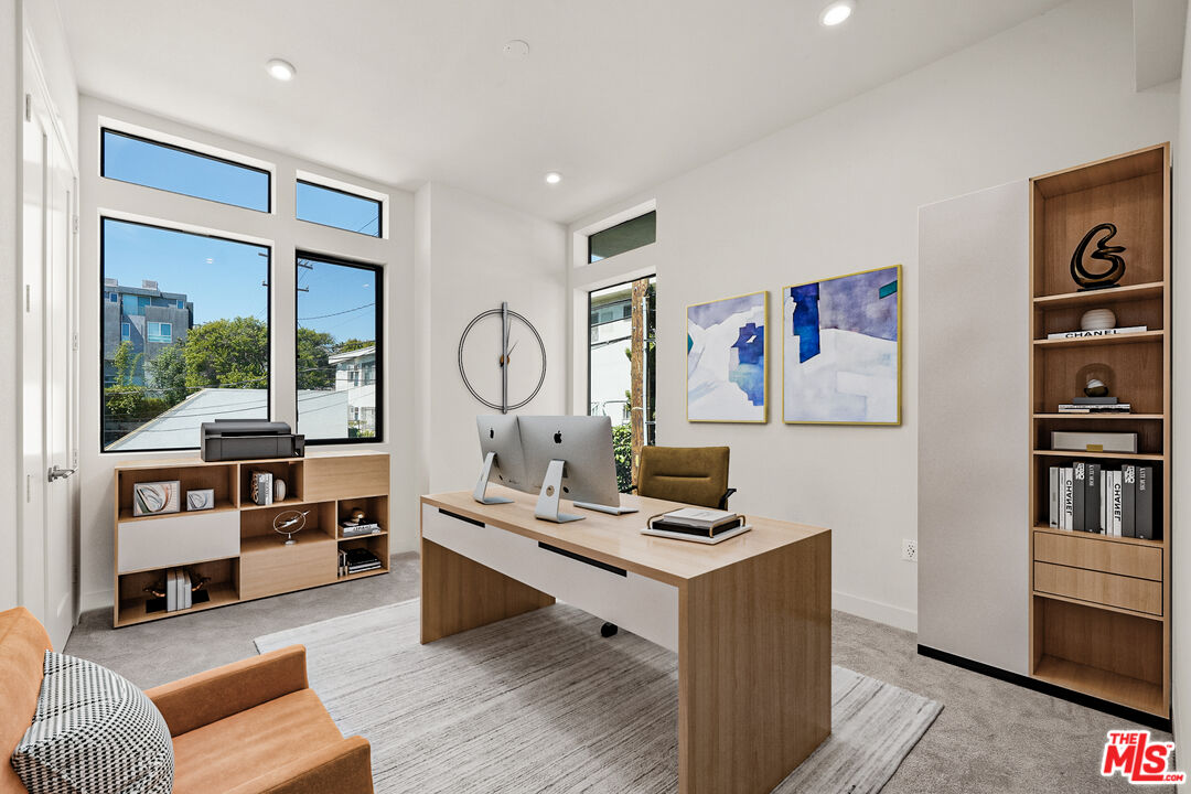 1204 N Orange Grv