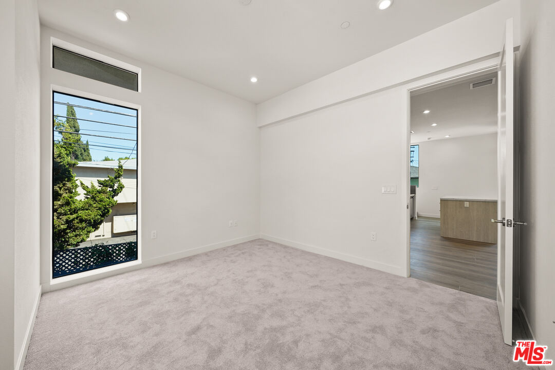 1204 N Orange Grv