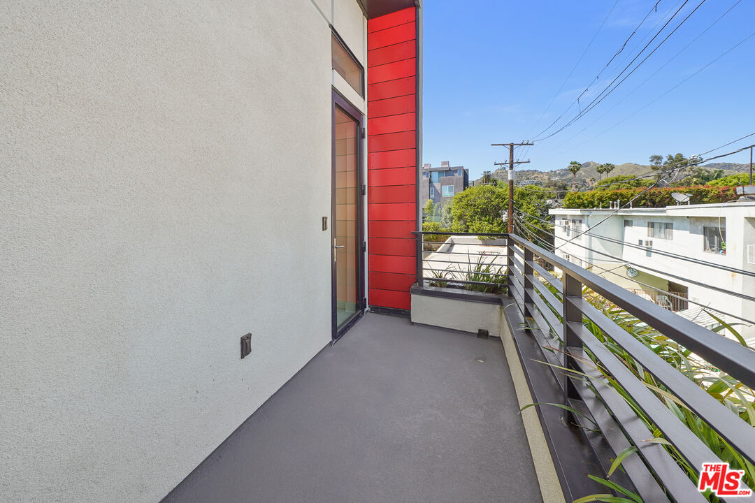 1204 N Orange Grv