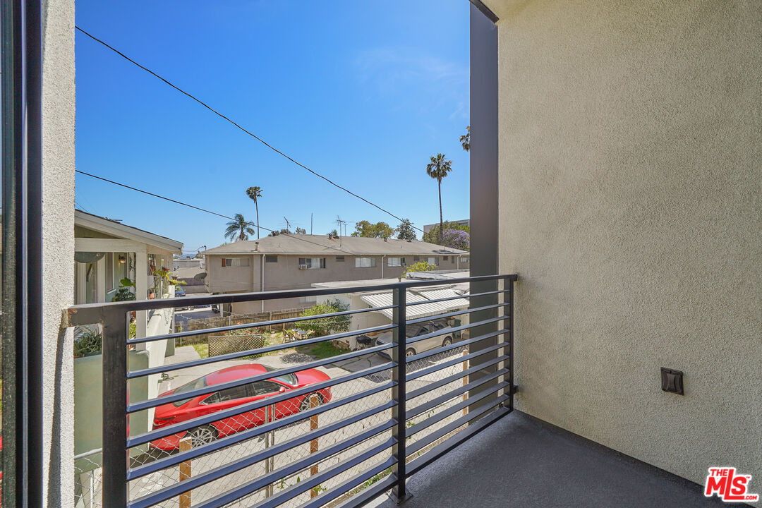 1204 N Orange Grv