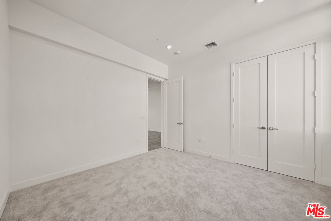 1204 N Orange Grv