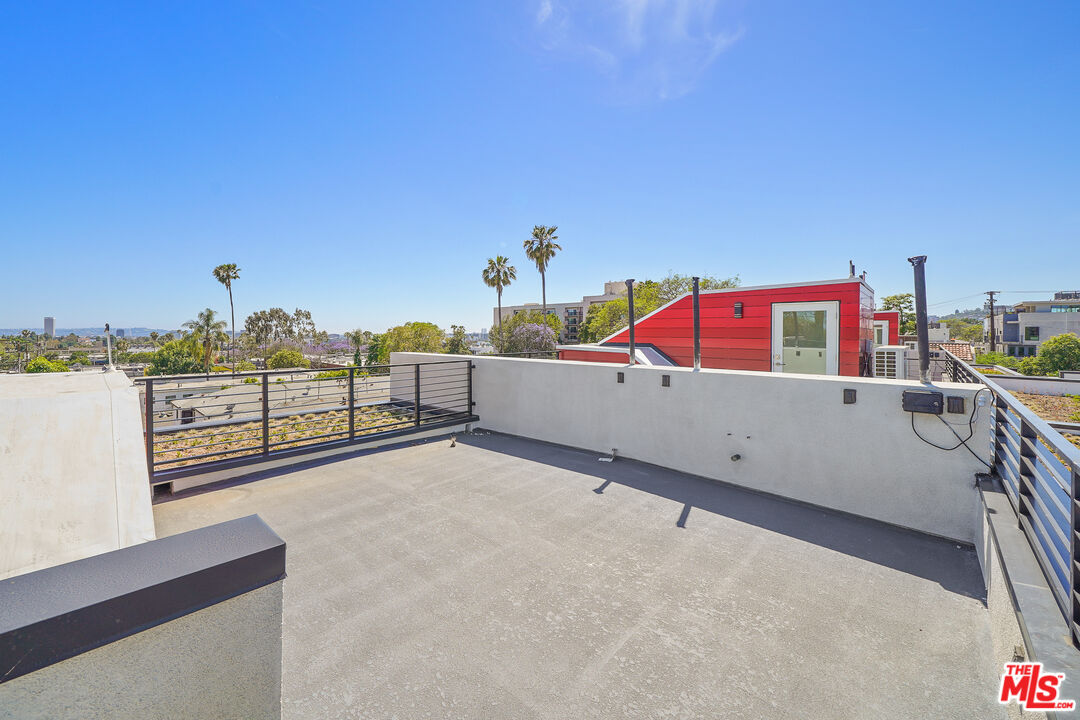 1204 N Orange Grv