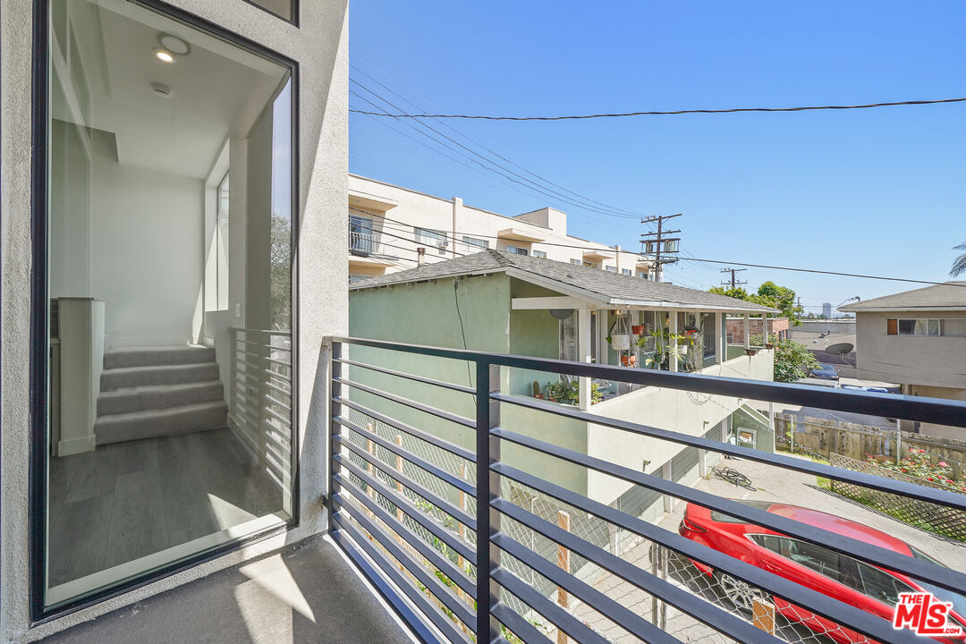 1204 N Orange Grv
