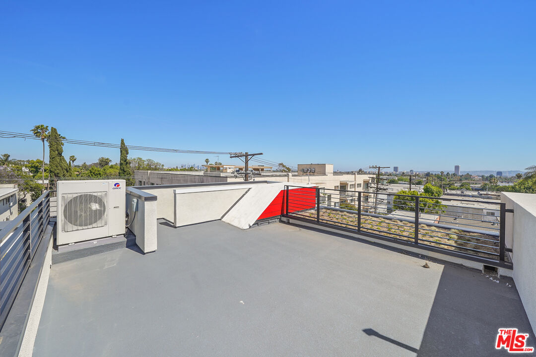 1204 N Orange Grv