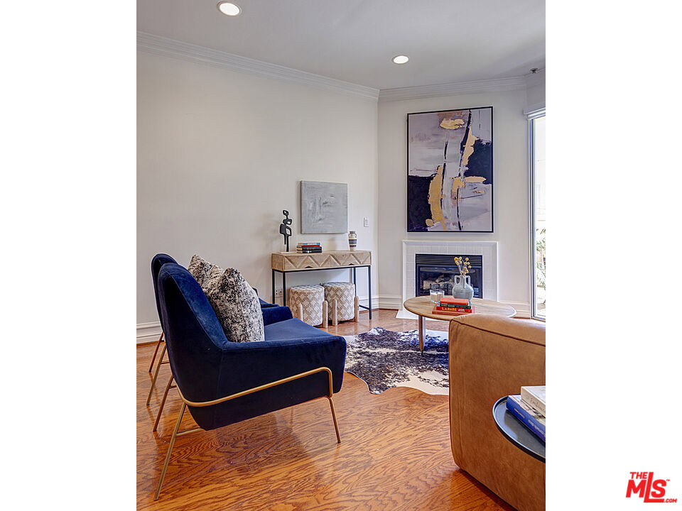 850 N Hudson Ave Unit: 103