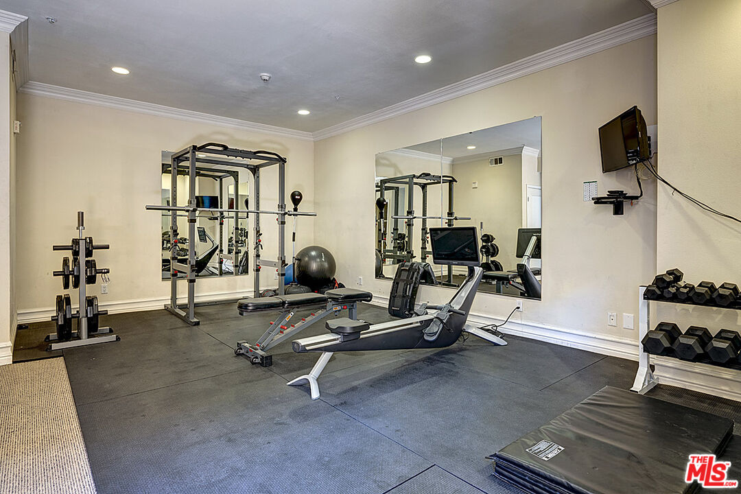 850 N Hudson Ave Unit: 103