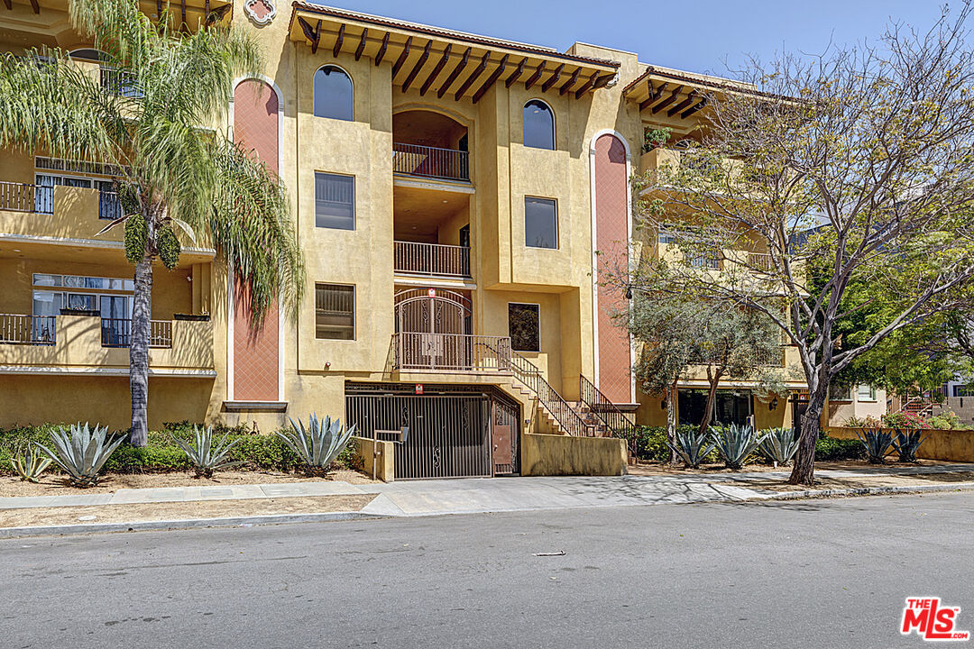 850 N Hudson Ave Unit: 103