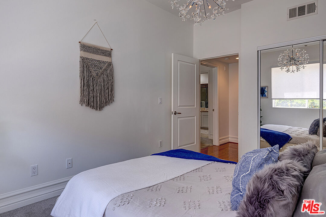 850 N Hudson Ave Unit: 103