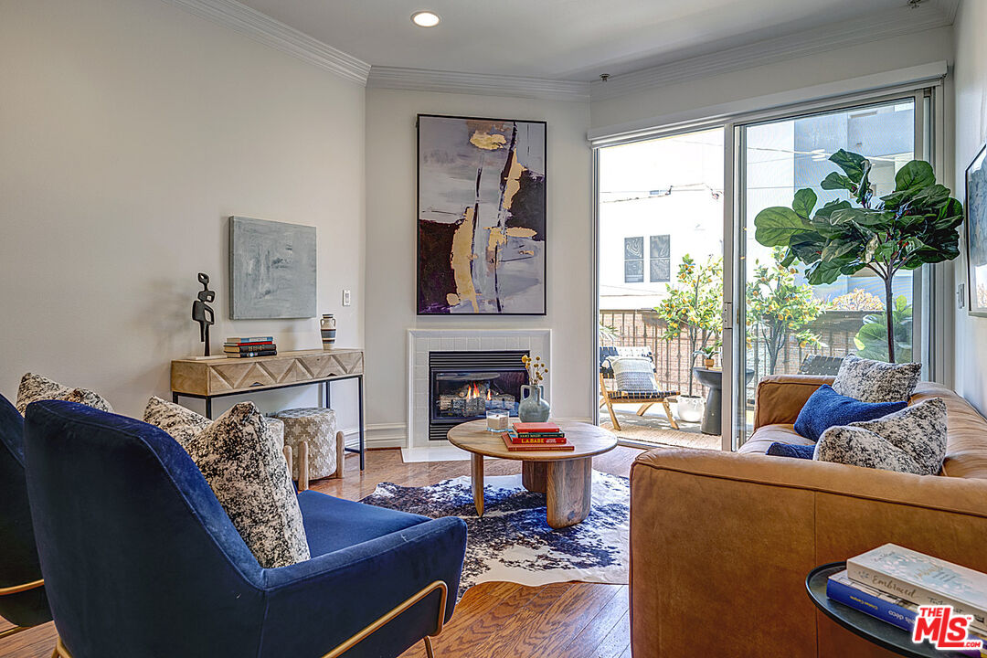 850 N Hudson Ave Unit: 103