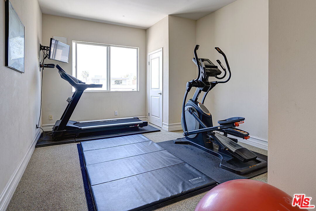 850 N Hudson Ave Unit: 103