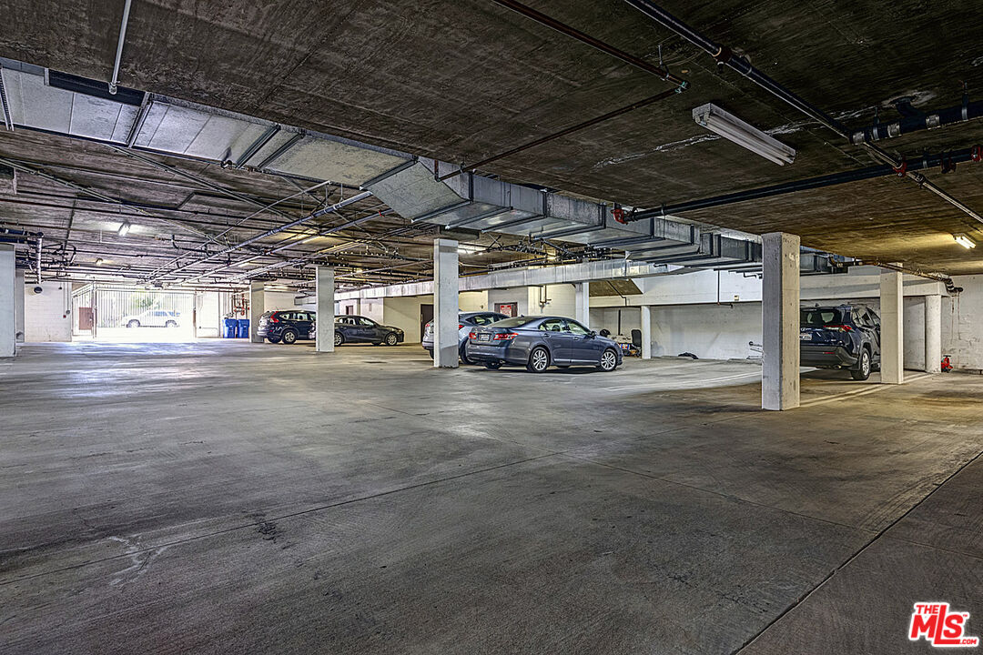 850 N Hudson Ave Unit: 103