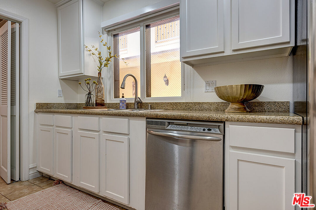 850 N Hudson Ave Unit: 103