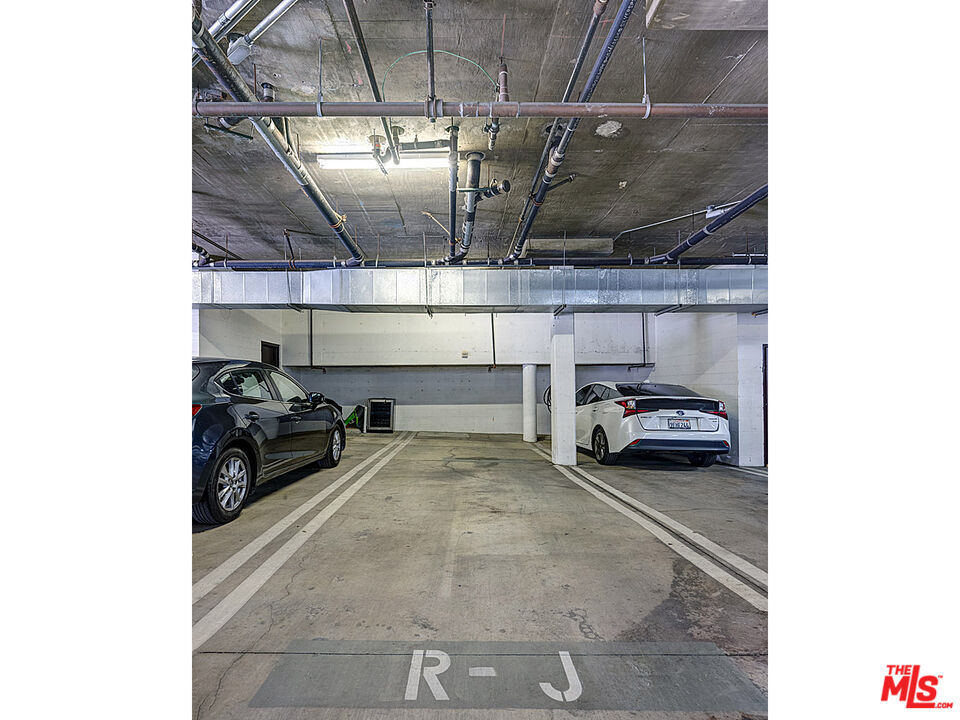 850 N Hudson Ave Unit: 103