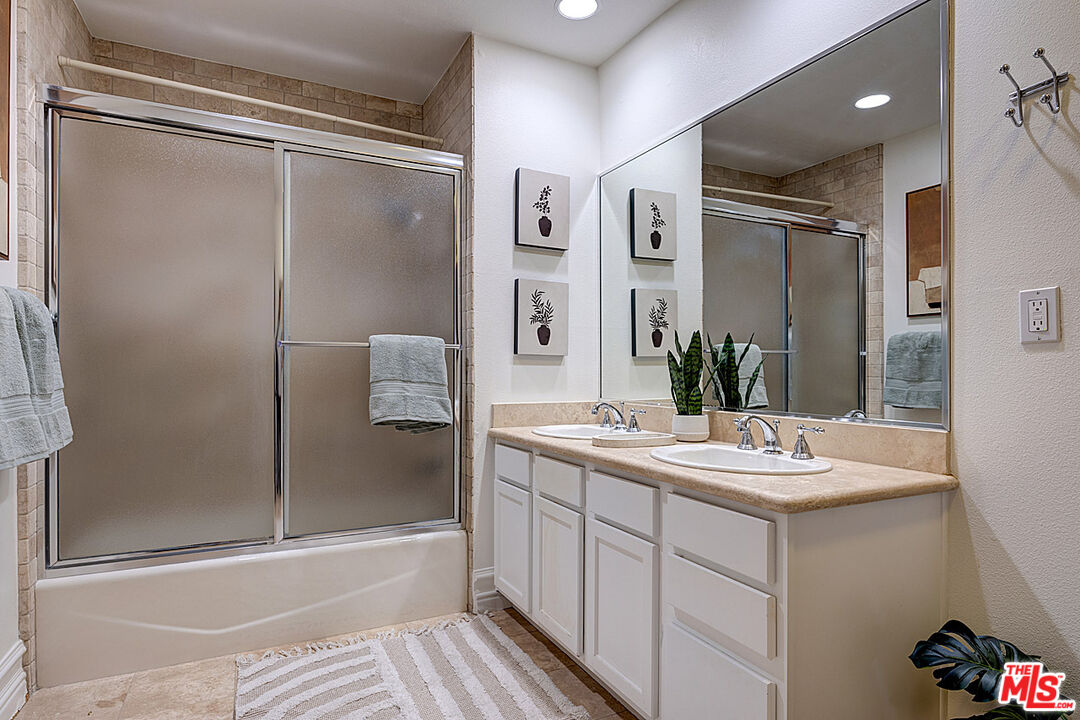 850 N Hudson Ave Unit: 103