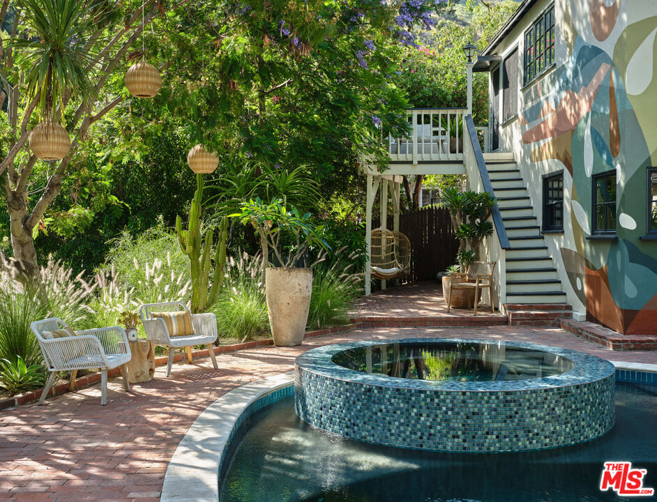 2015 Nichols Canyon Rd