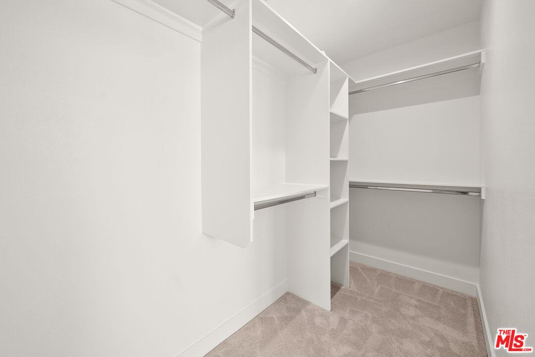 1204 N Orange Grv